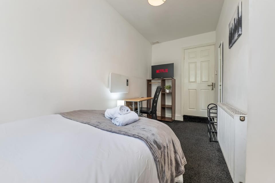 CityCentre I Sleeps8 I Parking I WIFI House in Coventry