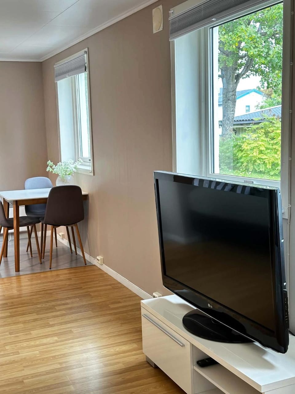 Communal lounge/ TV room, Dining area, Evening entertainment