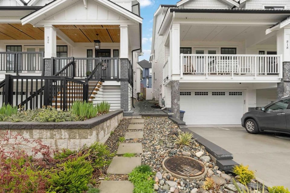 Private 2-Bedroom Basement Suite in South Surrey near White Rock Apartment in Surrey