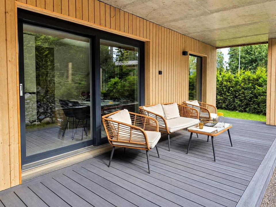 Patio, Day, Garden, Balcony/Terrace