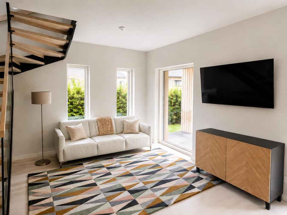 Communal lounge/ TV room, TV and multimedia, Living room, Photo of the whole room, Seating area