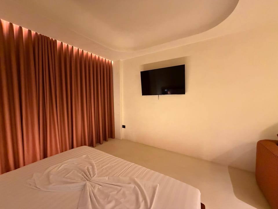 Bed, TV and multimedia