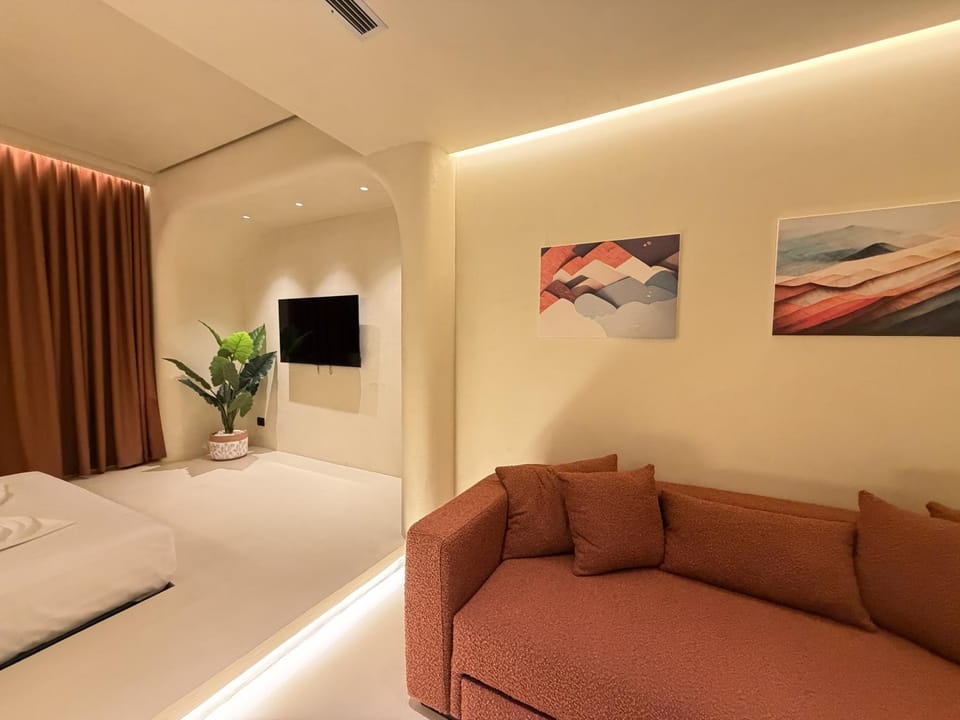 Bed, TV and multimedia, Seating area