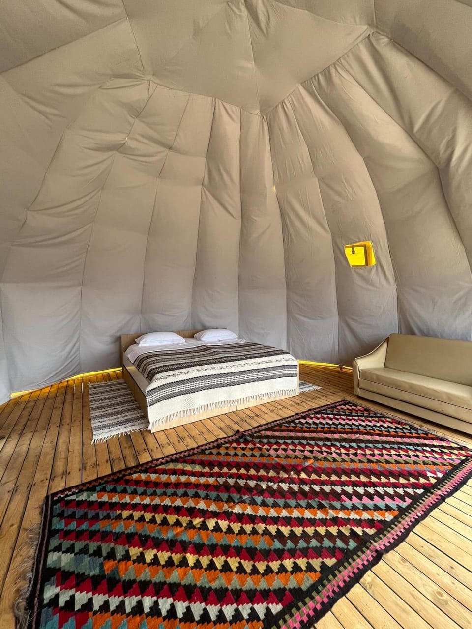 Poarta Neamului Dome in the garden Country House in Moldova