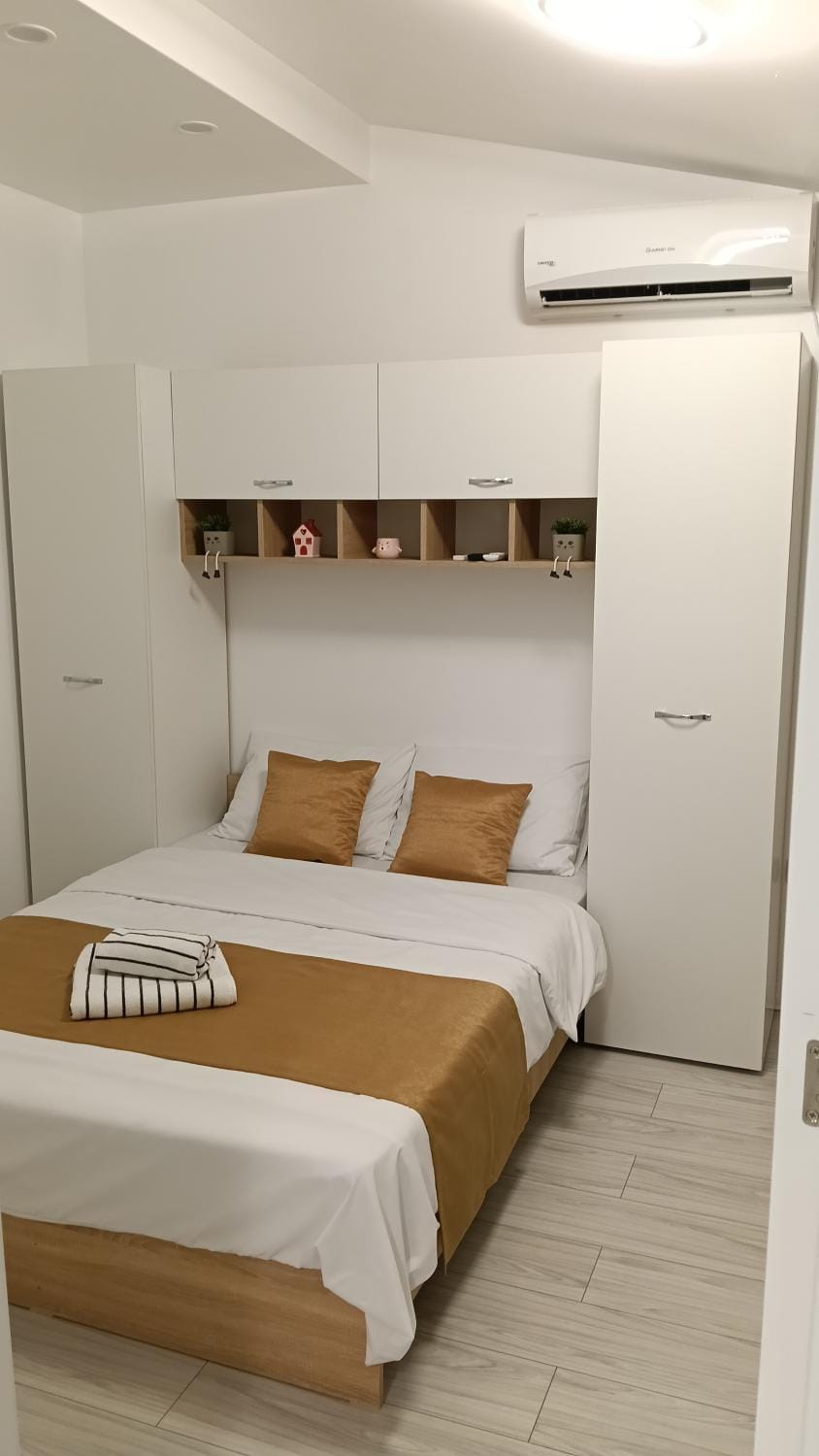 Bed, Photo of the whole room, Bedroom, towels, wardrobe, air conditioner