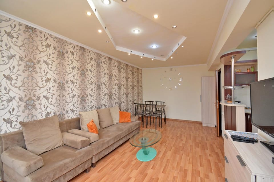 TV and multimedia, Kitchen or kitchenette, Living room, Seating area