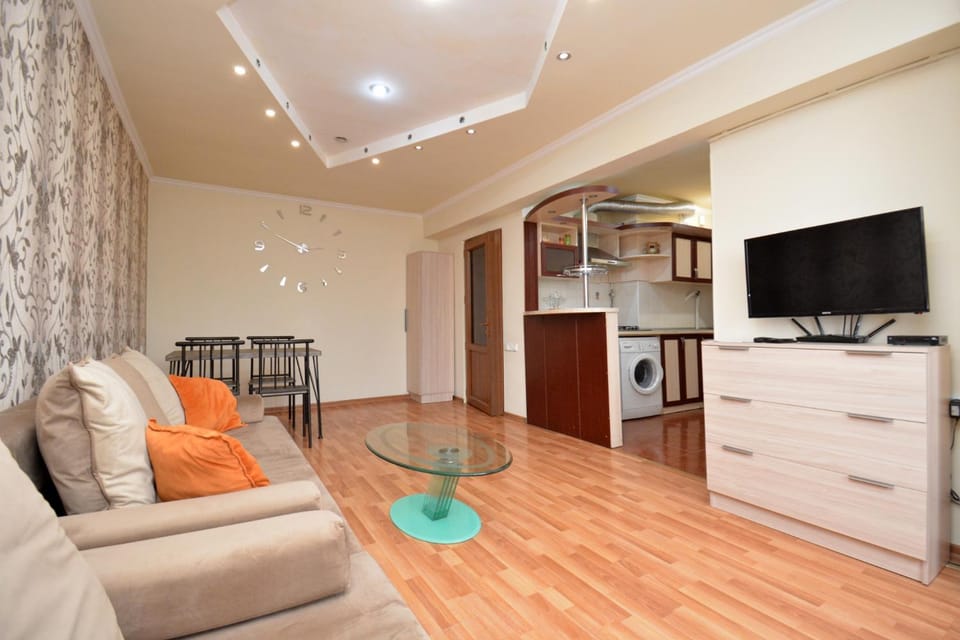 TV and multimedia, Kitchen or kitchenette, Living room, Seating area