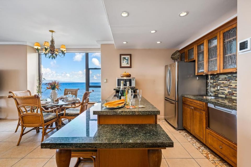 SUMMER SALE! OceanFront 1BD Kaanapali Beach Ocean Views - MK 808 House in Kaanapali