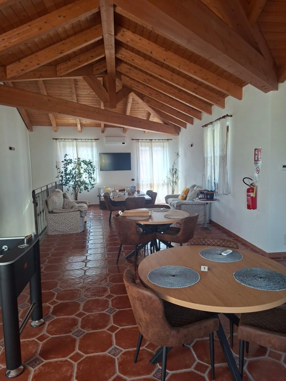 TV and multimedia, Living room, Banquet/Function facilities, Entertainment, Breakfast