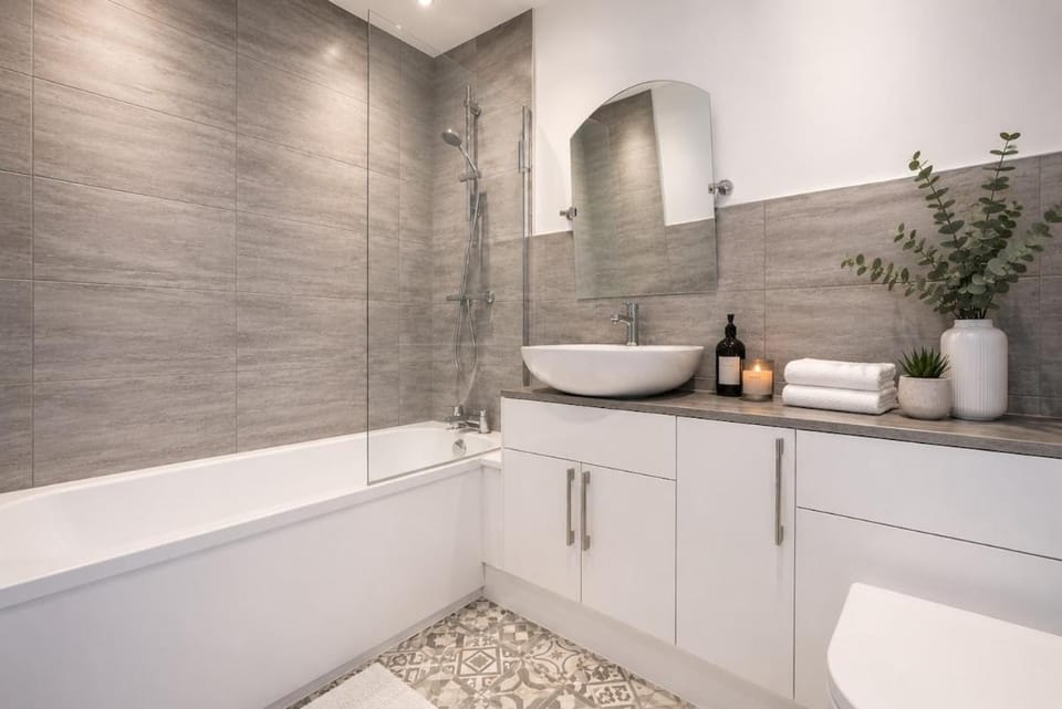 The Chestnuts, 5 Bedroom Character Home Milton Keynes House in Aylesbury Vale