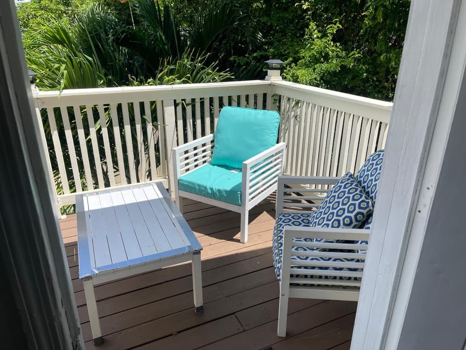 Close to All WPB 2BR Apt w Private Sundeck Apartment in West Palm Beach