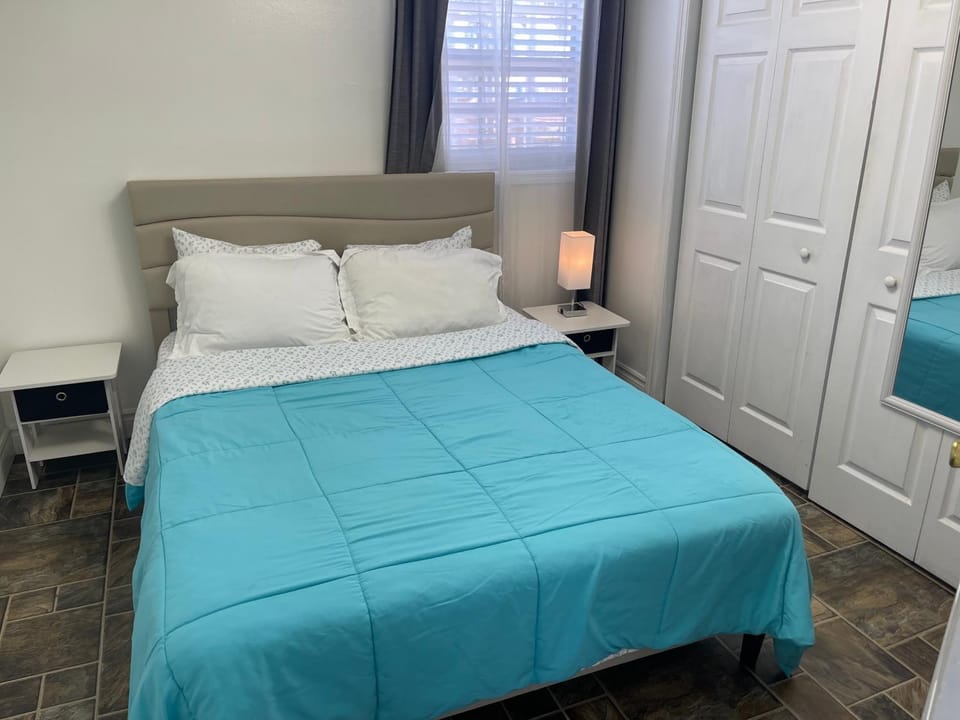Close to All WPB 2BR Apt w Private Sundeck Apartment in West Palm Beach