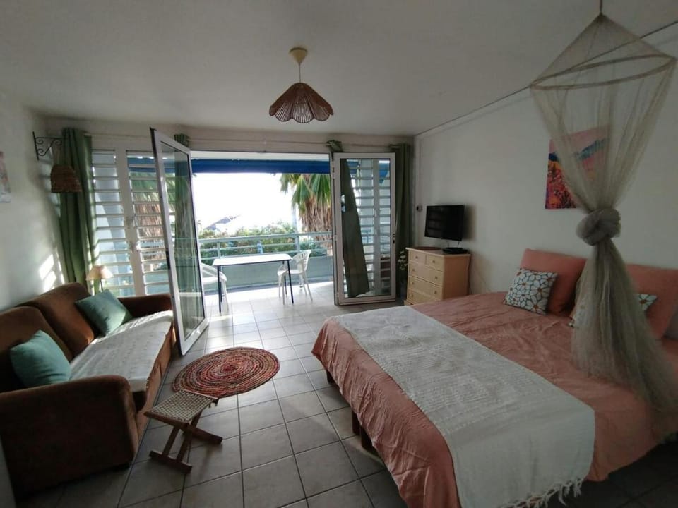 Communal lounge/ TV room, Bed, TV and multimedia, Photo of the whole room
