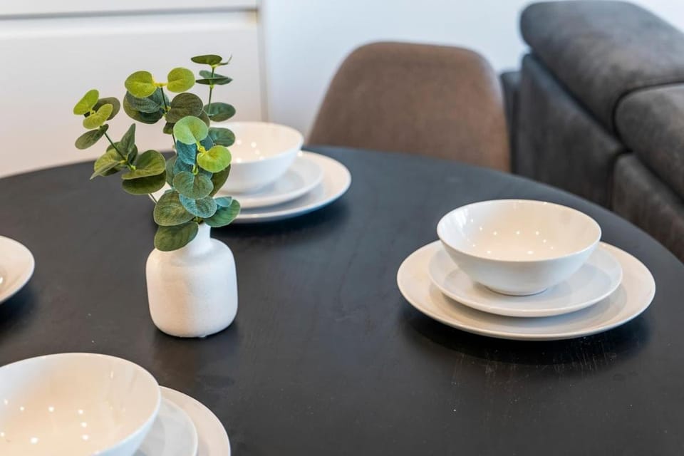 Luxury 1BR - Sleeps 6 - Near Heathrow Apartment in Isleworth