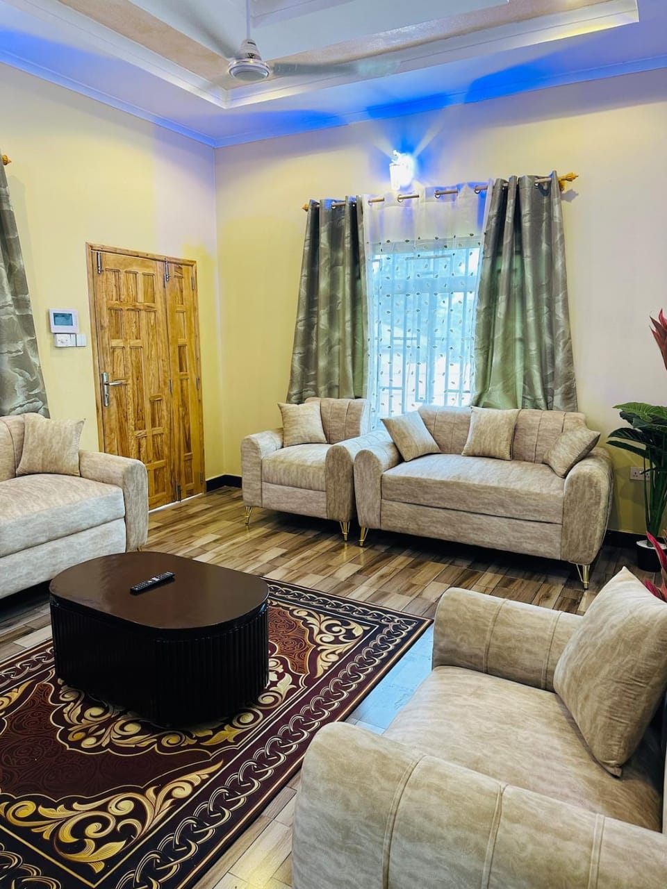 Living room, Seating area
