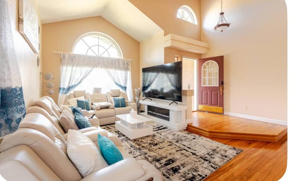 Luxury Retreat - Double Room Bed and Breakfast in Aurora