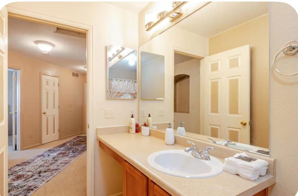 Luxury Retreat - Double Room Bed and Breakfast in Aurora