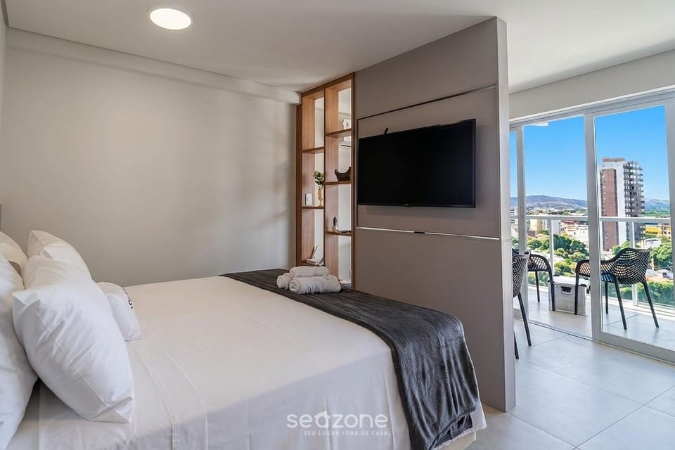Bed, TV and multimedia, Balcony/Terrace, Bedroom, City view