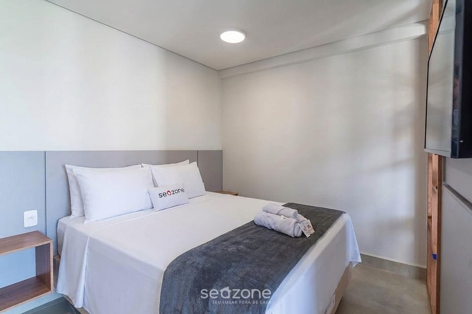 Bed, TV and multimedia, Bedroom