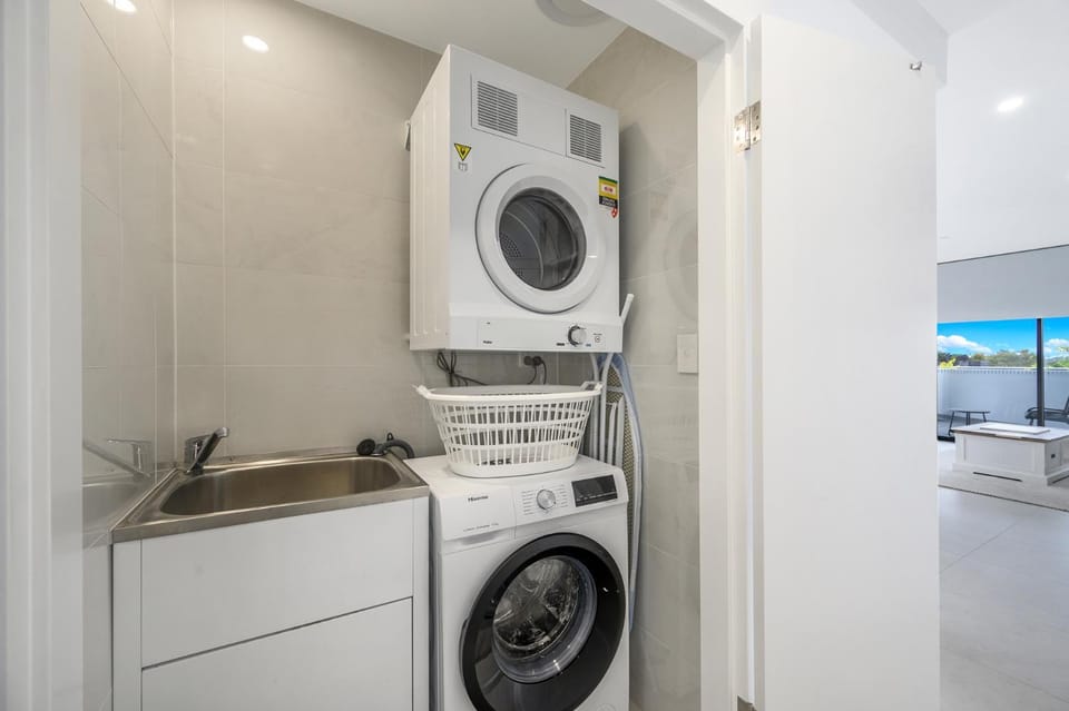MAR2302W l Modern Bright 2 Bedroom Stay In Marrickville Apartment in Marrickville