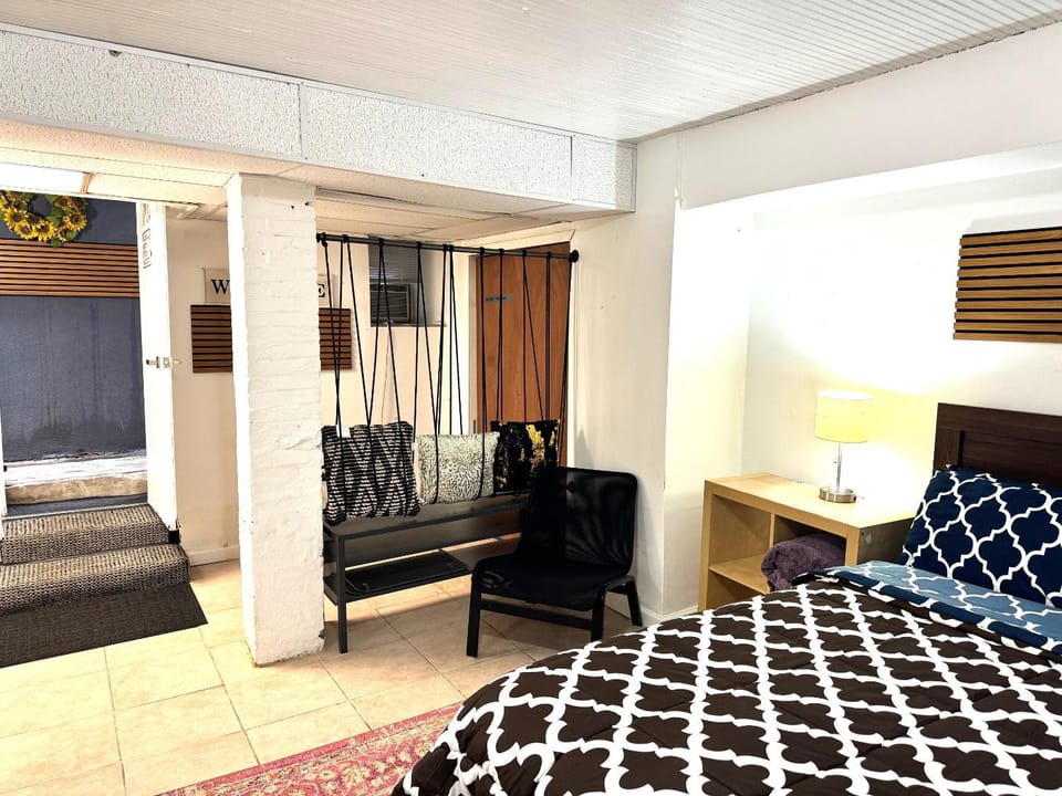 LIC, PRIVATE 1 Bedroom, Livingroom, Kit and Full bath Apt Apartment in Roosevelt Island
