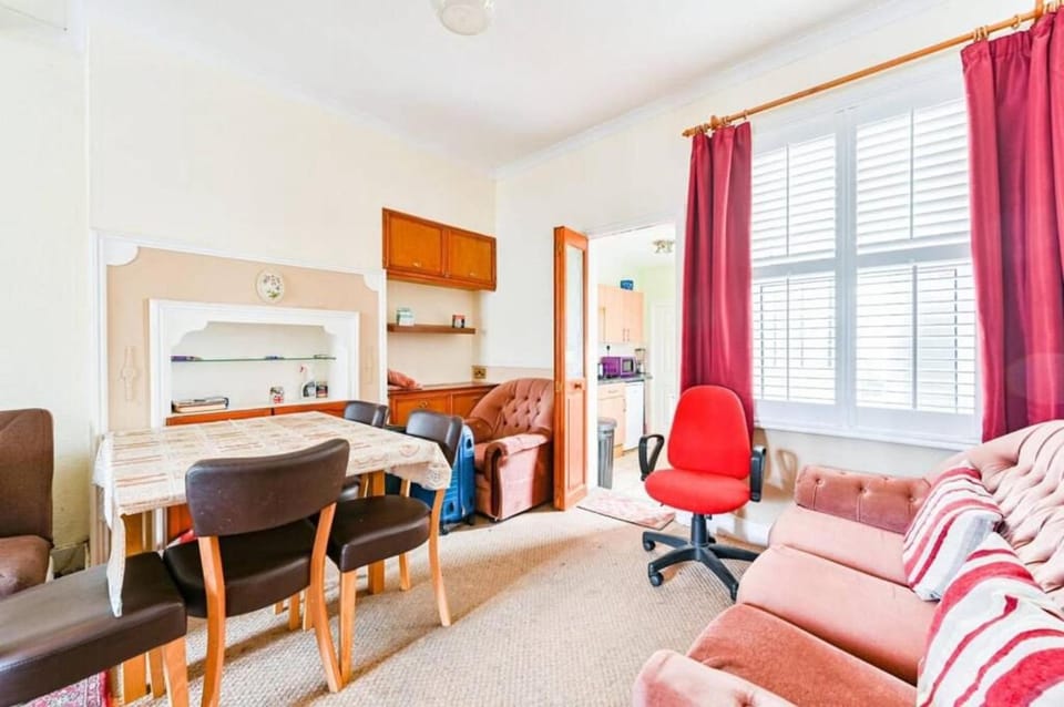 Charming Wembley Hideaway House in Wembley