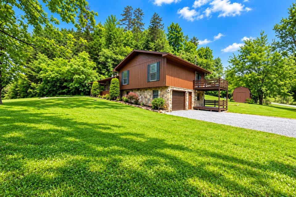 Property building, Day, Garden, Garden view