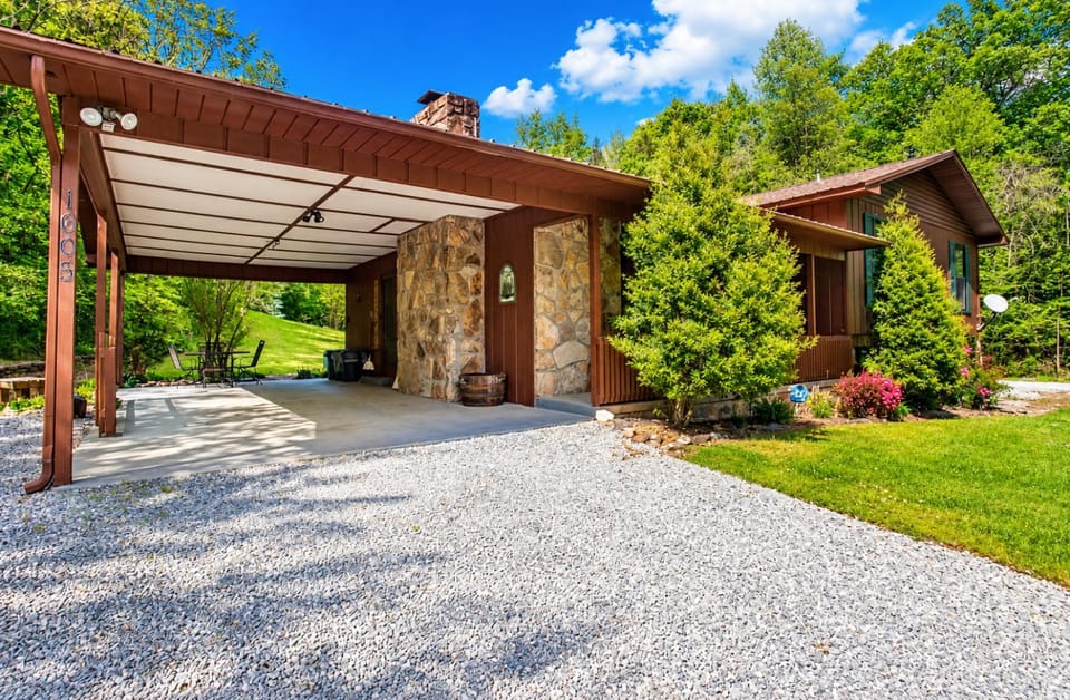 Property building, Day, Natural landscape, Garden view