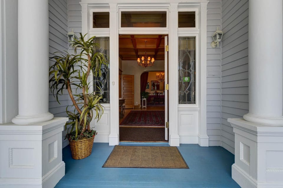 Property building, Facade/entrance