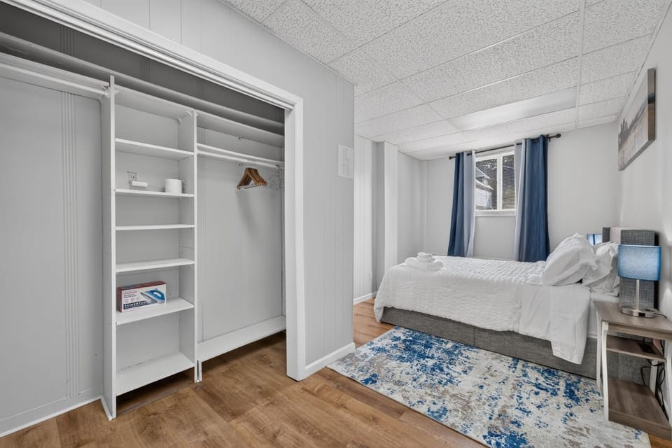 Minutes to the Falls! Cozy Retreat near State Park apts Apartment in Niagara Falls