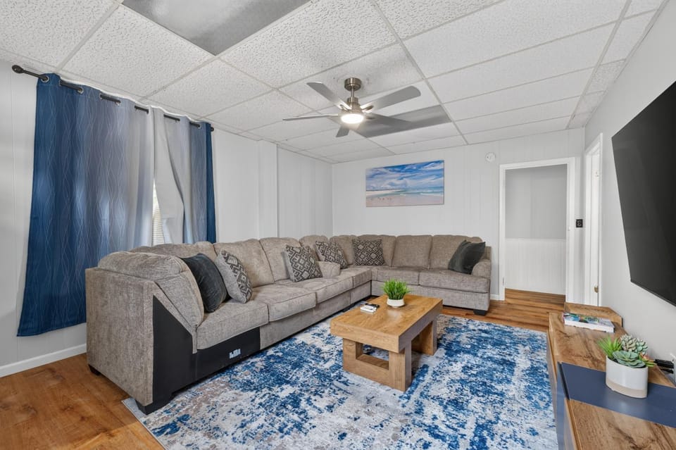 Minutes to the Falls! Cozy Retreat near State Park apts Apartment in Niagara Falls