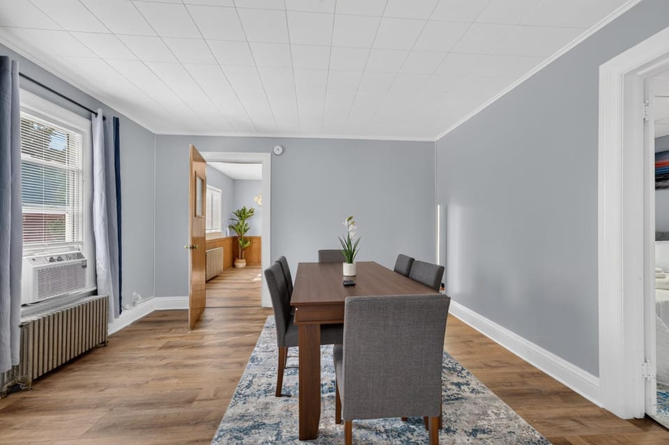Minutes to the Falls! Cozy Retreat near State Park apts Apartment in Niagara Falls