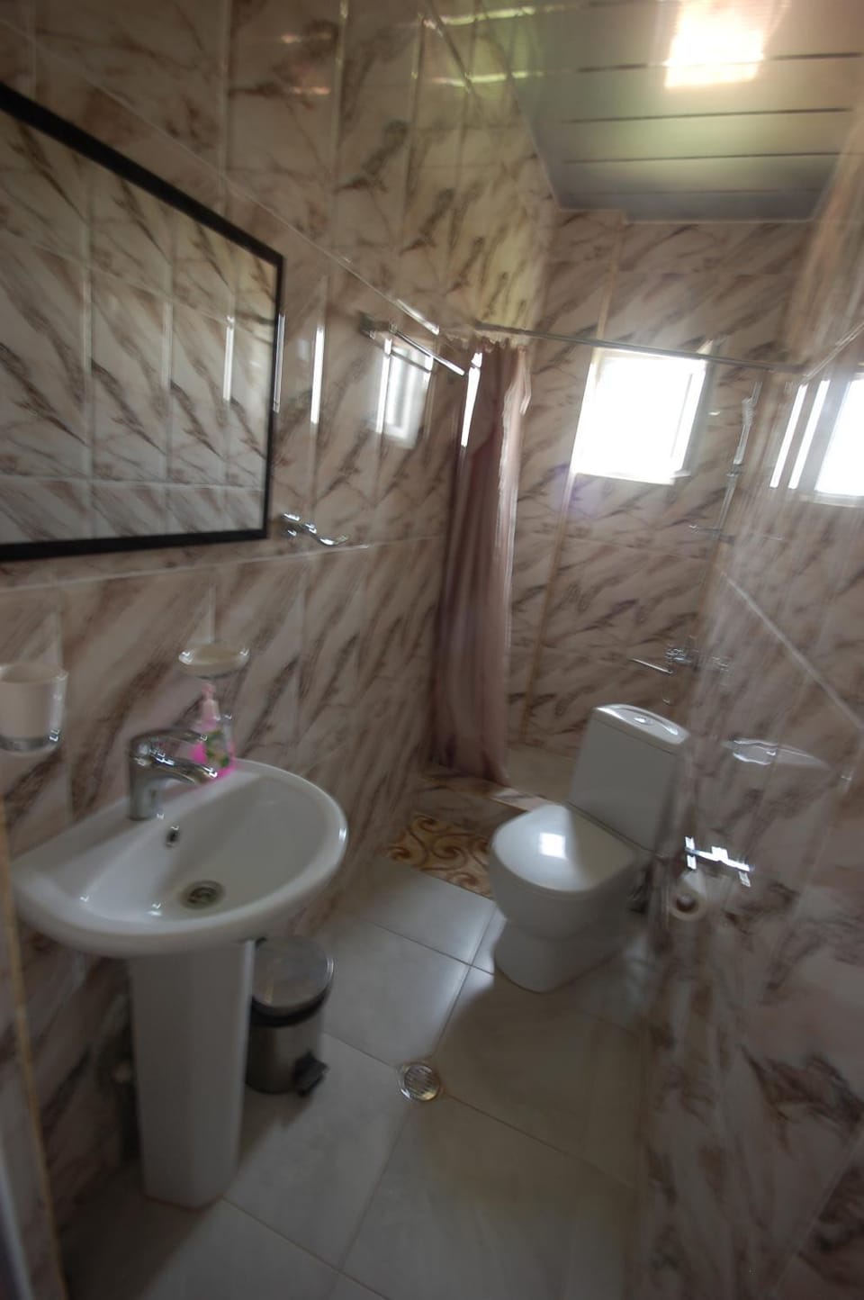 Shower, Toilet