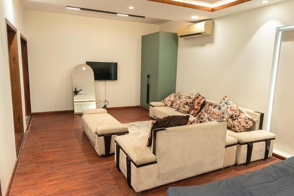 The Skydeck - DLF Phase-1 Apartment in Gurugram