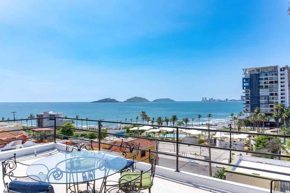 Apartment just steps from the boardwalk Apartment in Mazatlan
