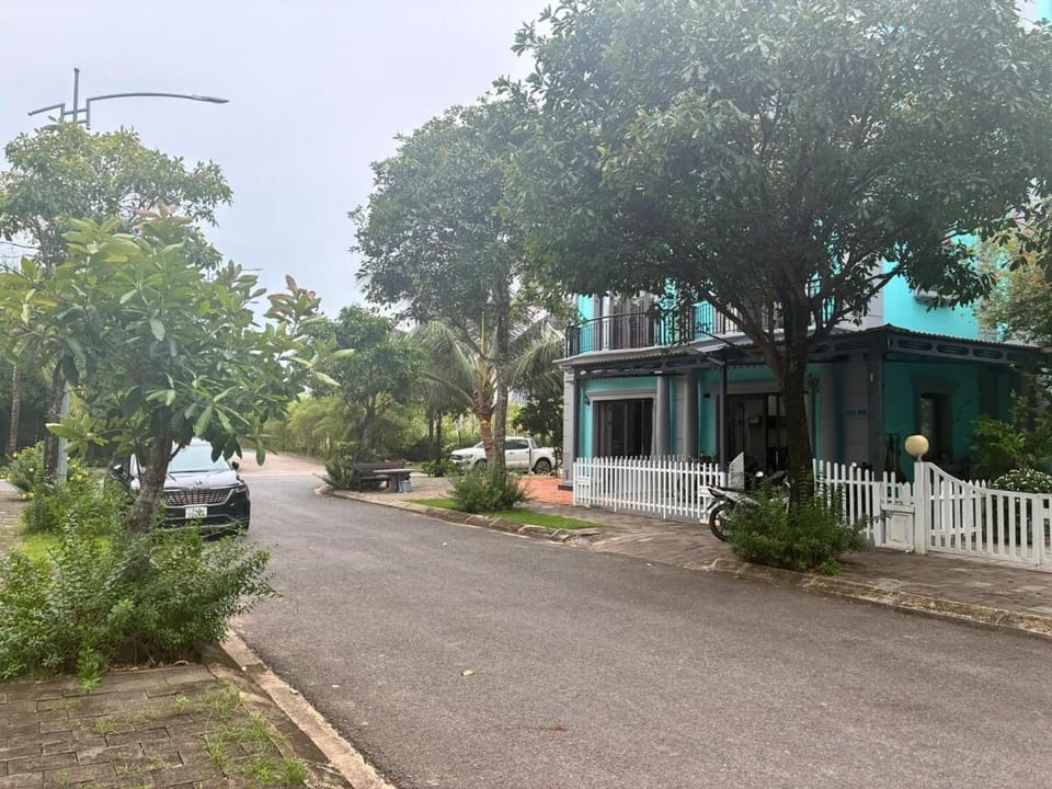 Property building, Neighbourhood, Street view