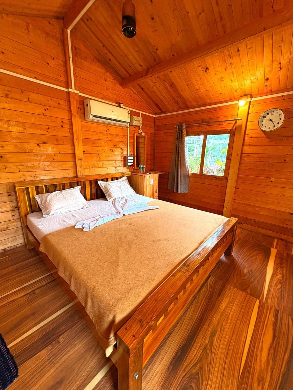 Bed, Photo of the whole room, Bedroom