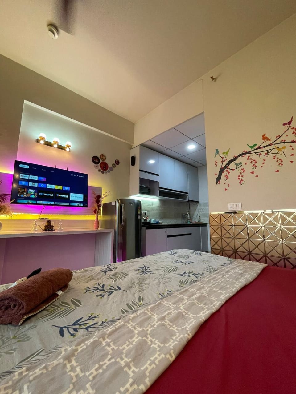 Flat in Greater noida Premium stay paramount Apartment in Uttar Pradesh