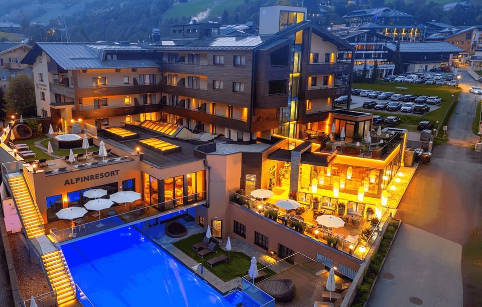 Property building, Summer, Swimming pool