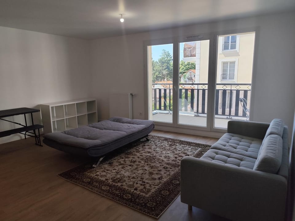 Cosy 3 Piece Furnished Appartment Le Blanc Mesnil Apartment in Drancy