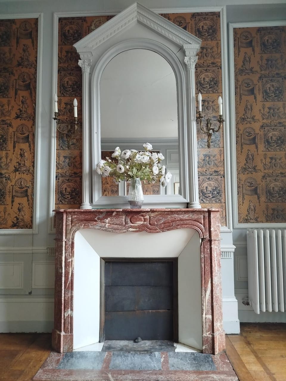 Communal lounge/ TV room, fireplace