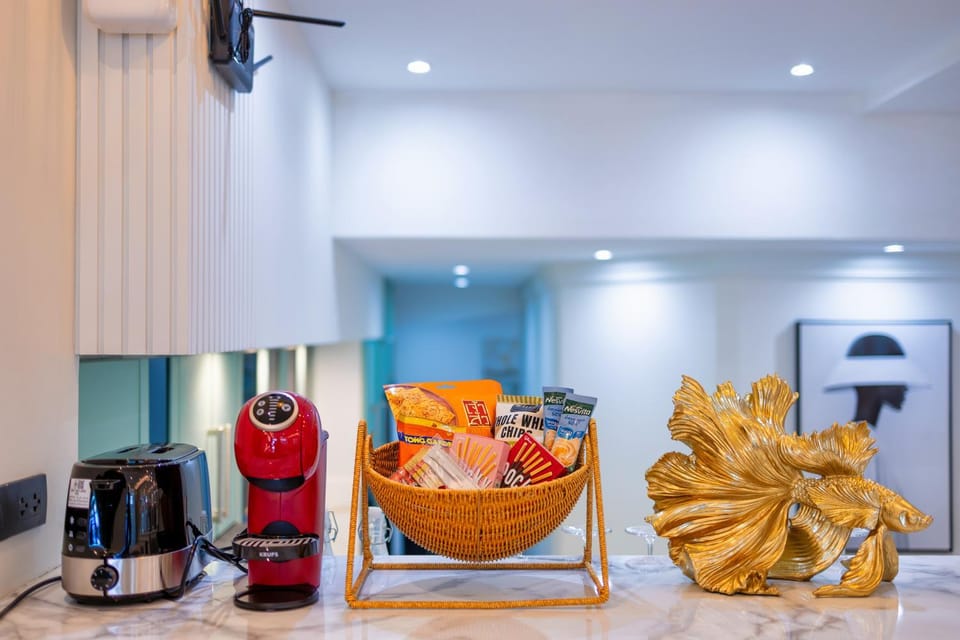 Restaurant/places to eat, Coffee/tea facilities, minibar