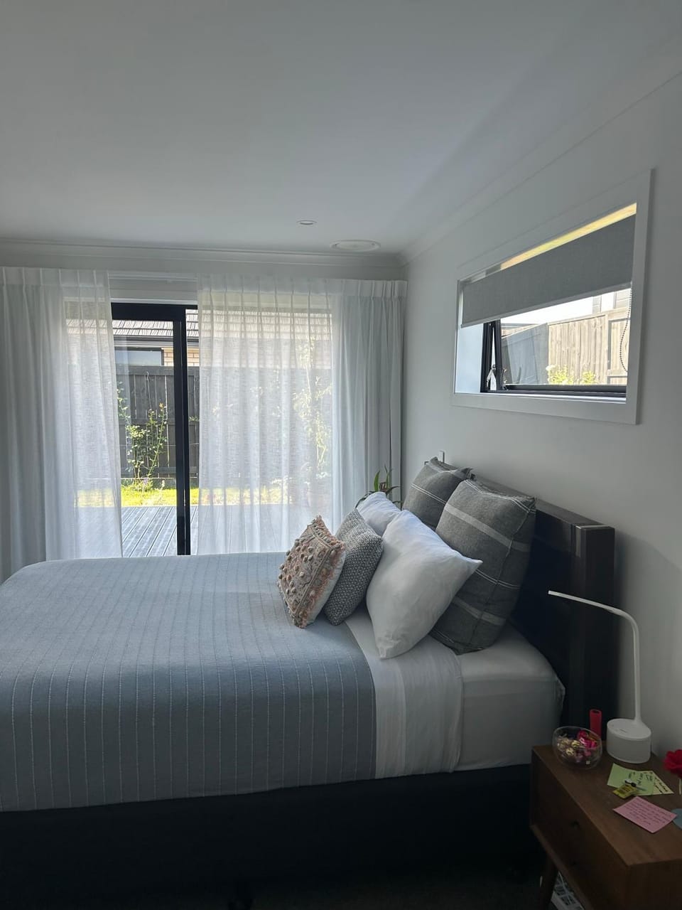 Modern ensuite master bedroom in a shared home Vacation rental in Hamilton
