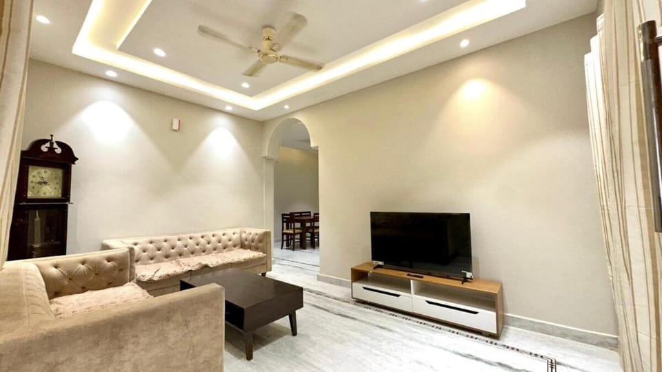 A Cozy Corner - Thoughtfully Yours Apartment in Secunderabad