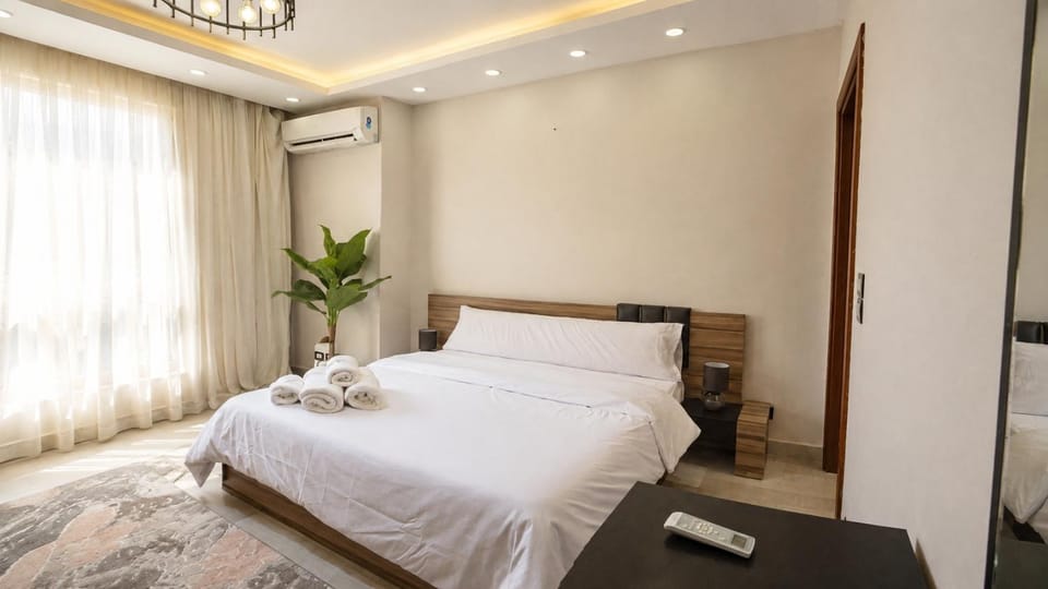 Elegant 3BR Stay - Prime Location B8 Apartment in Cairo Governorate