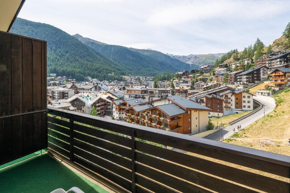Property building, Day, Natural landscape, Mountain view