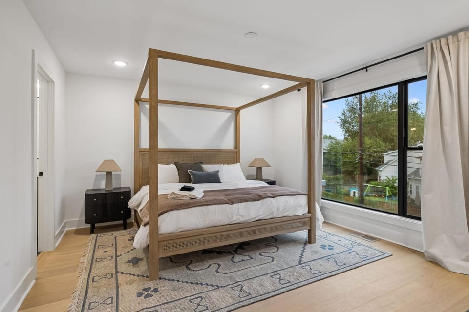 Stunning Nash retreat w hot tub and rooftop view House in Berry Hill