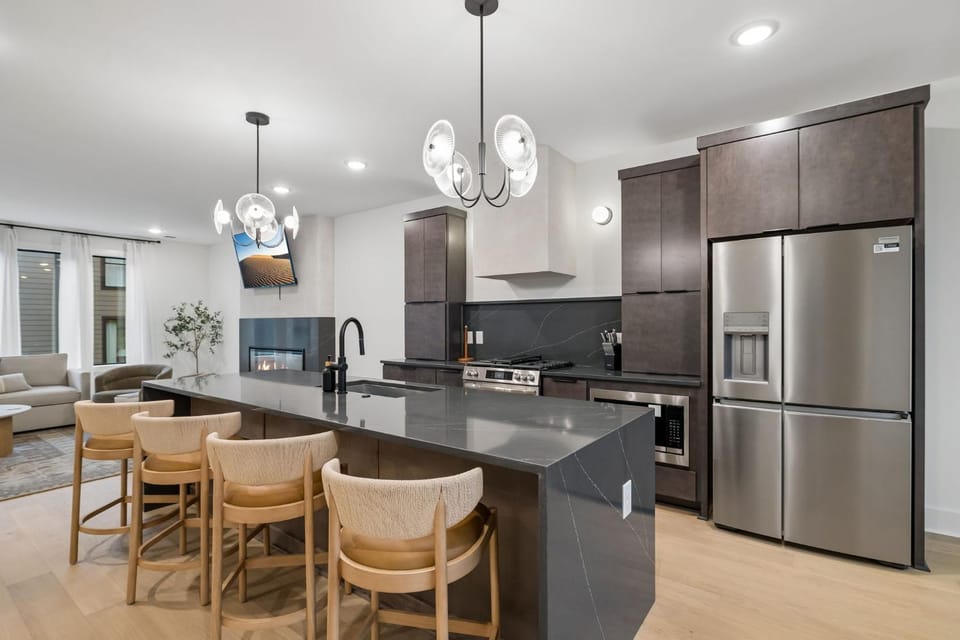 Stunning Nash retreat w hot tub and rooftop view House in Berry Hill