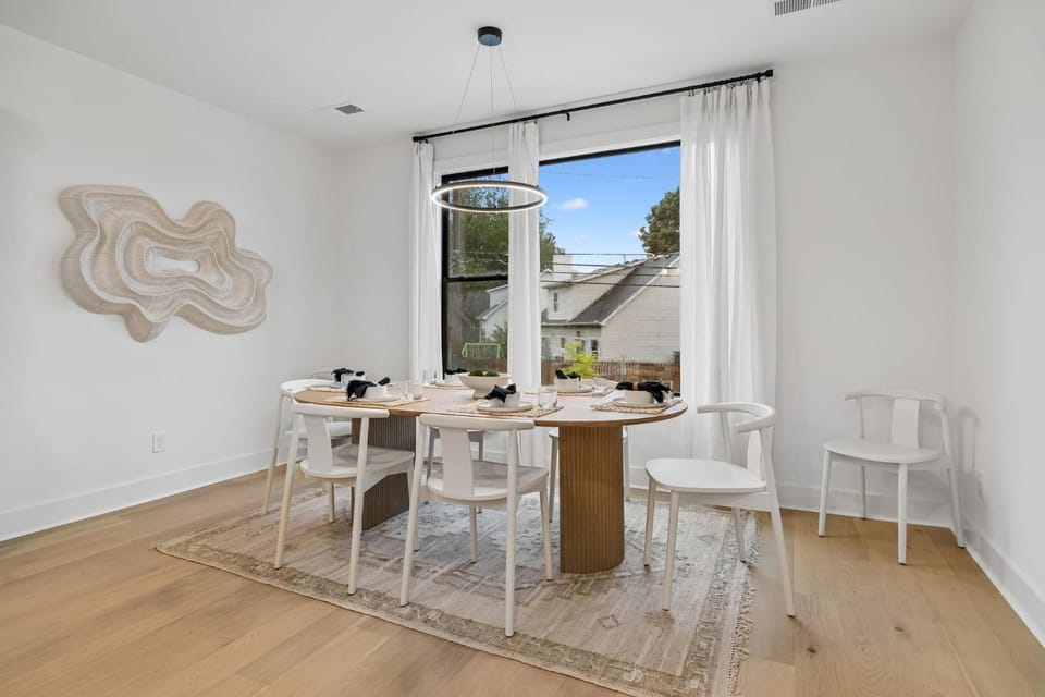 Stunning Nash retreat w hot tub and rooftop view House in Berry Hill