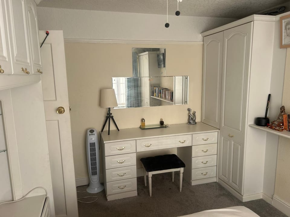 Cosy Double Room - Free Parking near Hospital Vacation rental in Coventry